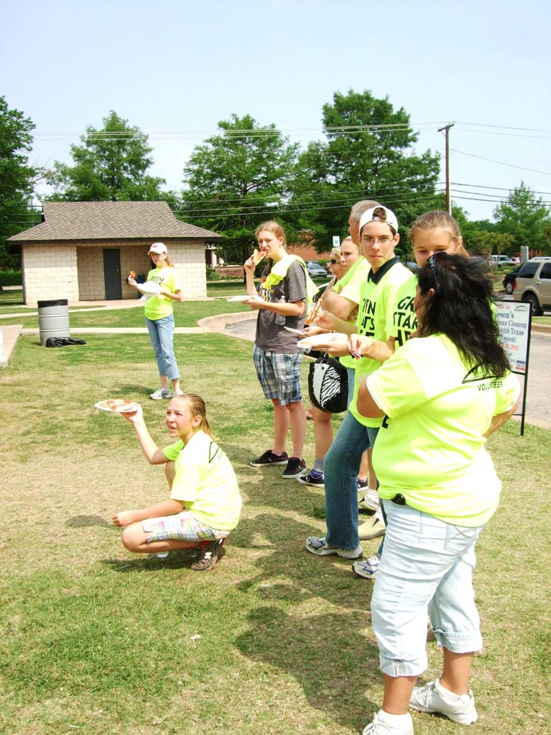 photo of teens participating in clean up